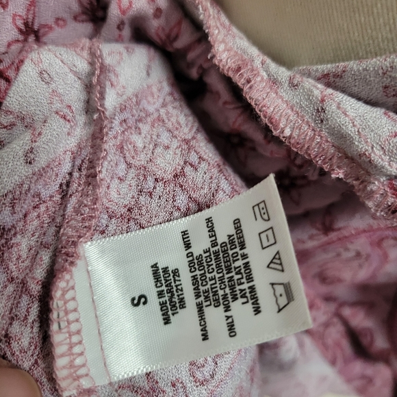 Aeropostale mauve paisley halter cold shoulder blouse size small - Picture 8 of 8